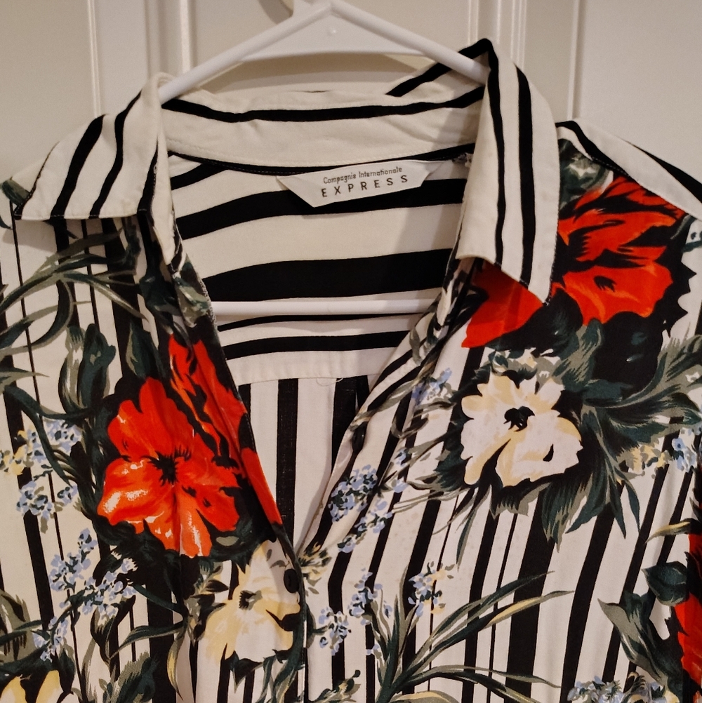 VINTAGE Express Size Small, Floral Red & Black Striped Button Down See Pics - Picture 4 of 9